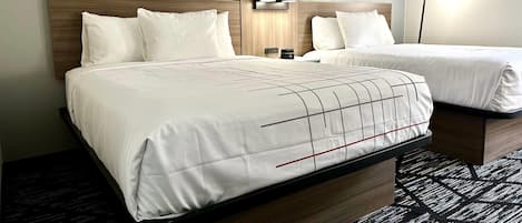 Rum - 2 queensize-sängar - icke-rökare | Sängtillbehör av högsta kvalitet, skrivbord och arbetsyta för laptop