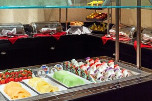 Daily buffet breakfast (USD 14.95 per person) - Ramada Plaza by Wyndham Atlanta Downtown Conference Center (Atlanta)