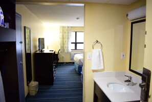 Articles de toilette gratuits, sèche-cheveux, serviettes fournies
