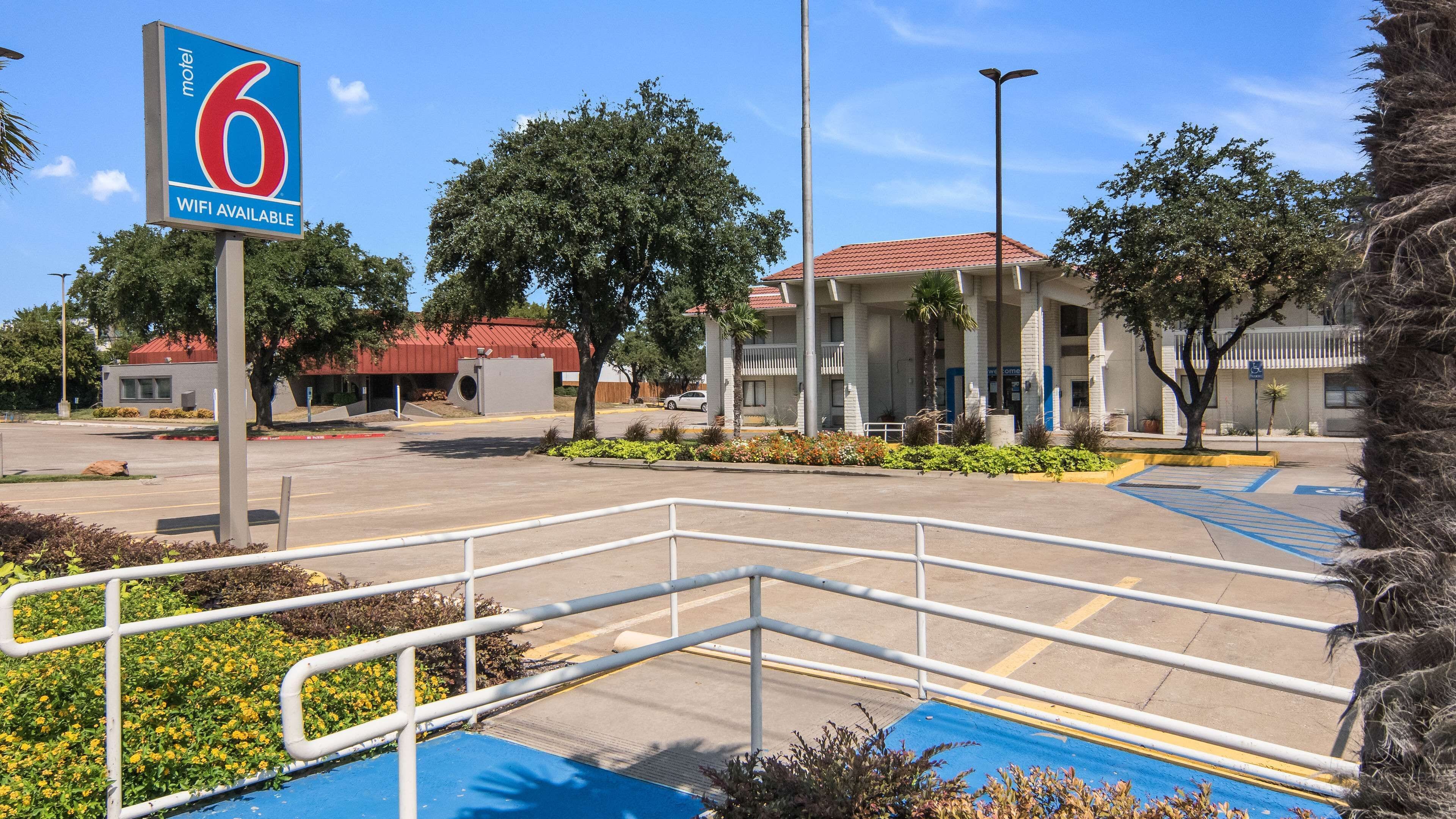 Photo - Motel 6 Addison, TX - Dallas