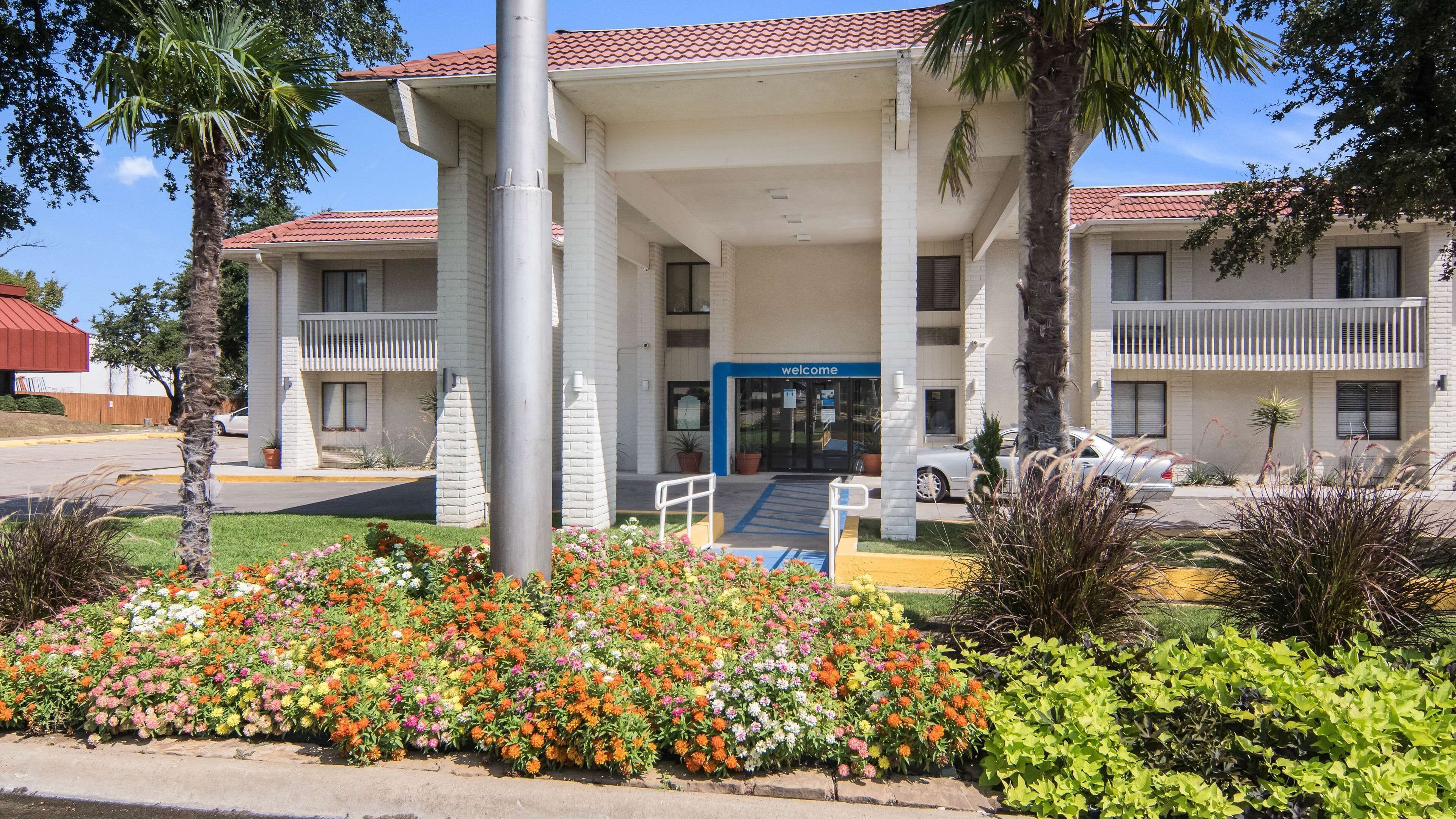 Photo - Motel 6 Addison, TX - Dallas