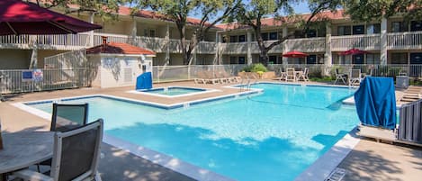 Piscina a l'aire lliure de temporada