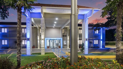 Motel 6 Addison, TX - Dallas