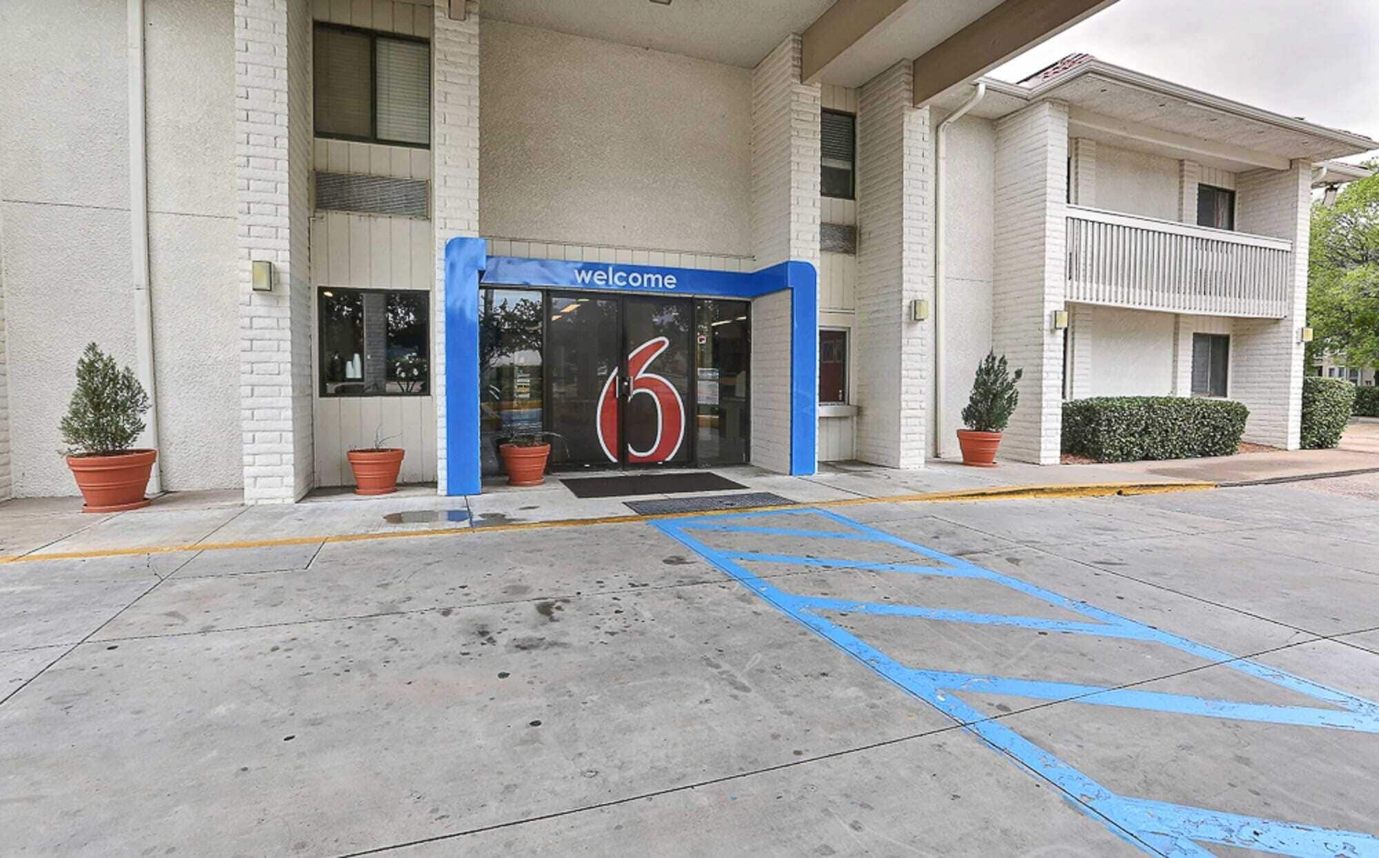 Photo - Motel 6 Addison, TX - Dallas