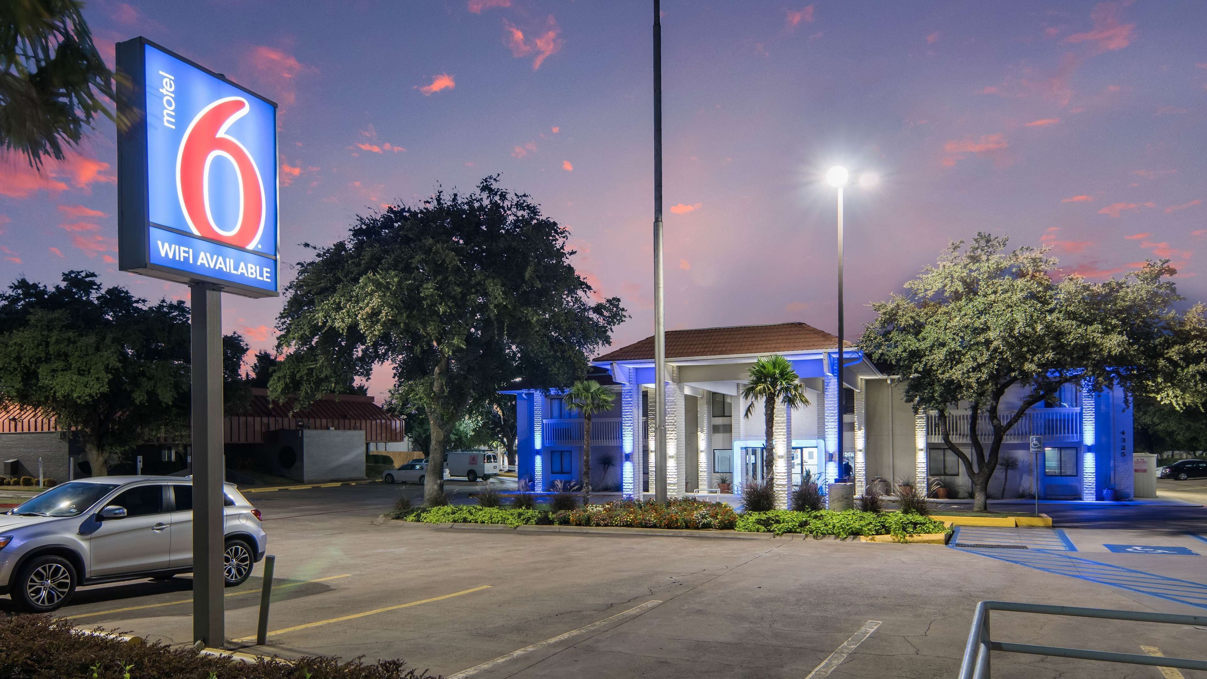 Photo - Motel 6 Addison, TX - Dallas