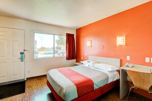 Desk, free WiFi, bed sheets - Motel 6 Denver, CO - Airport (Denver)