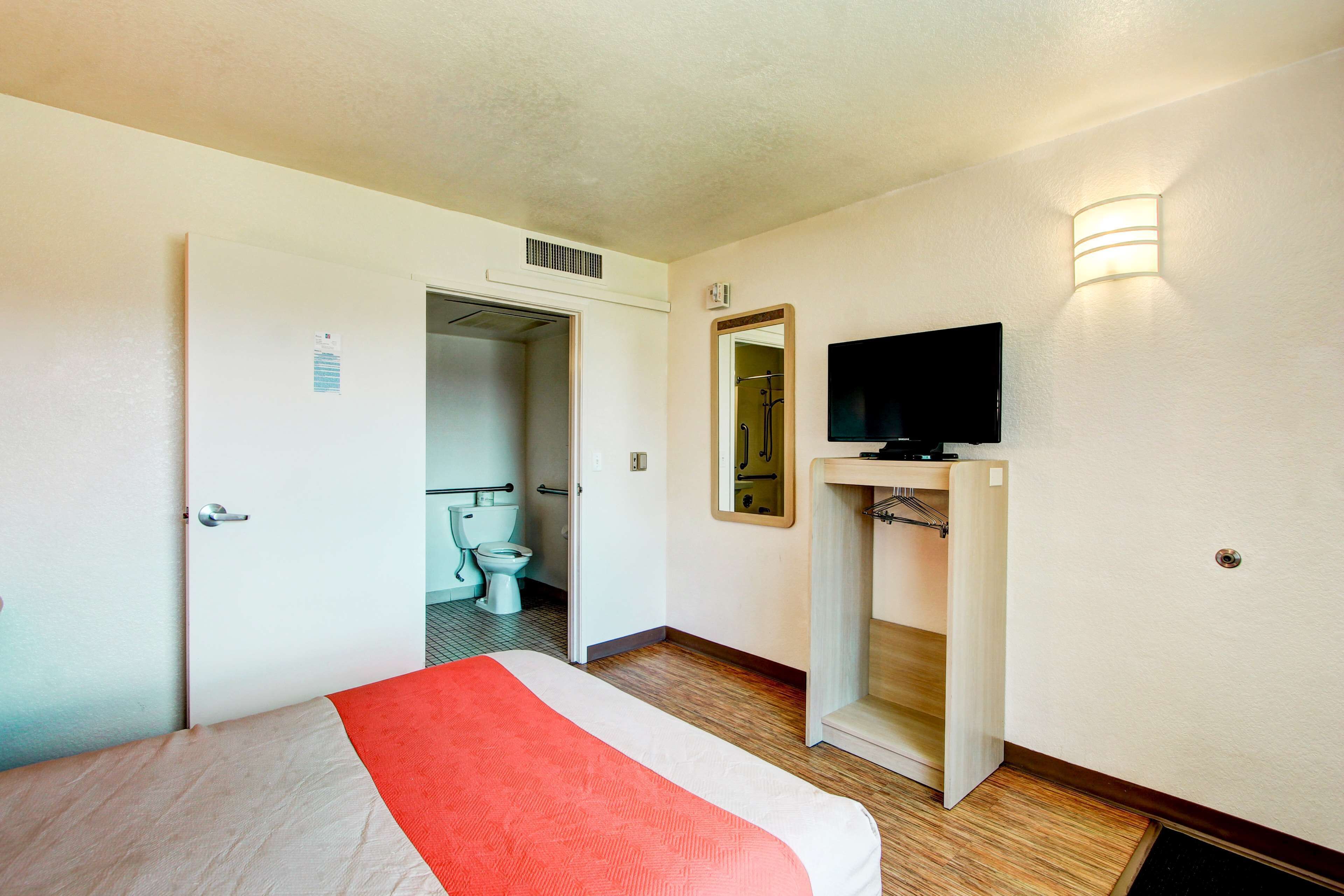 Desk, free WiFi, bed sheets