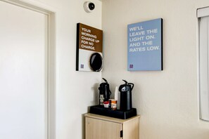 Coffee service - Motel 6 Denver, CO - Airport (Denver)