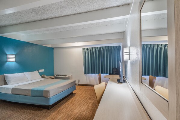 Minibar, free WiFi, bed sheets