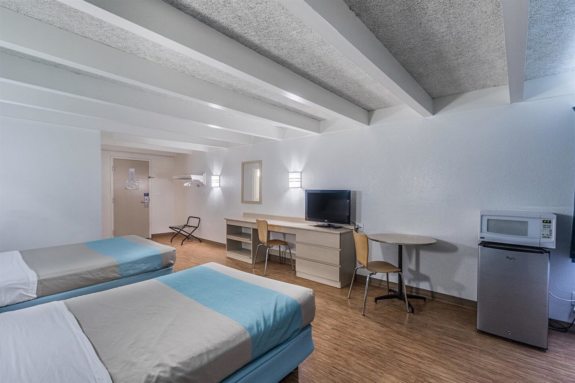 Minibar, Wi-Fi gratis, dan seprai linen