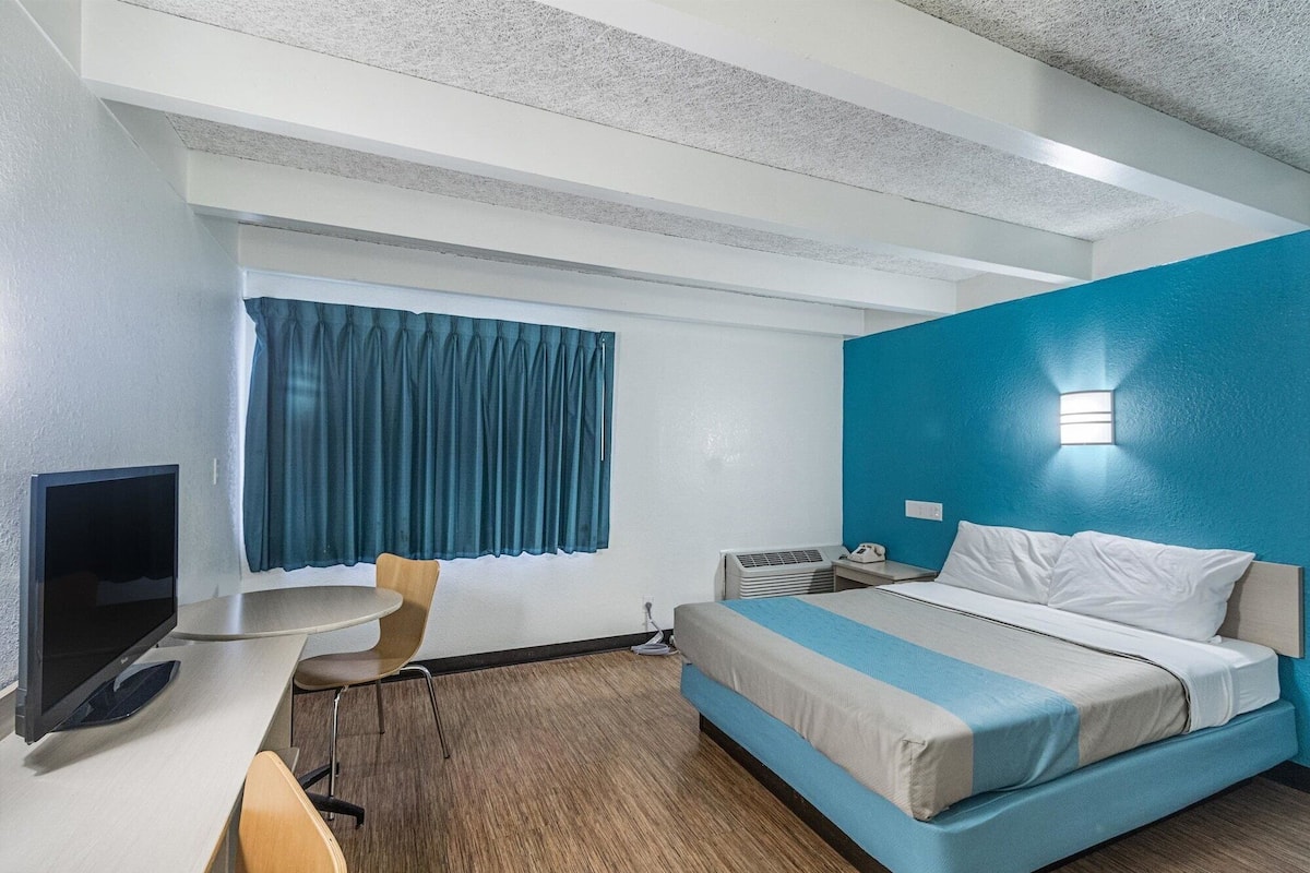 Minibar, Wi-Fi gratis, dan seprai linen