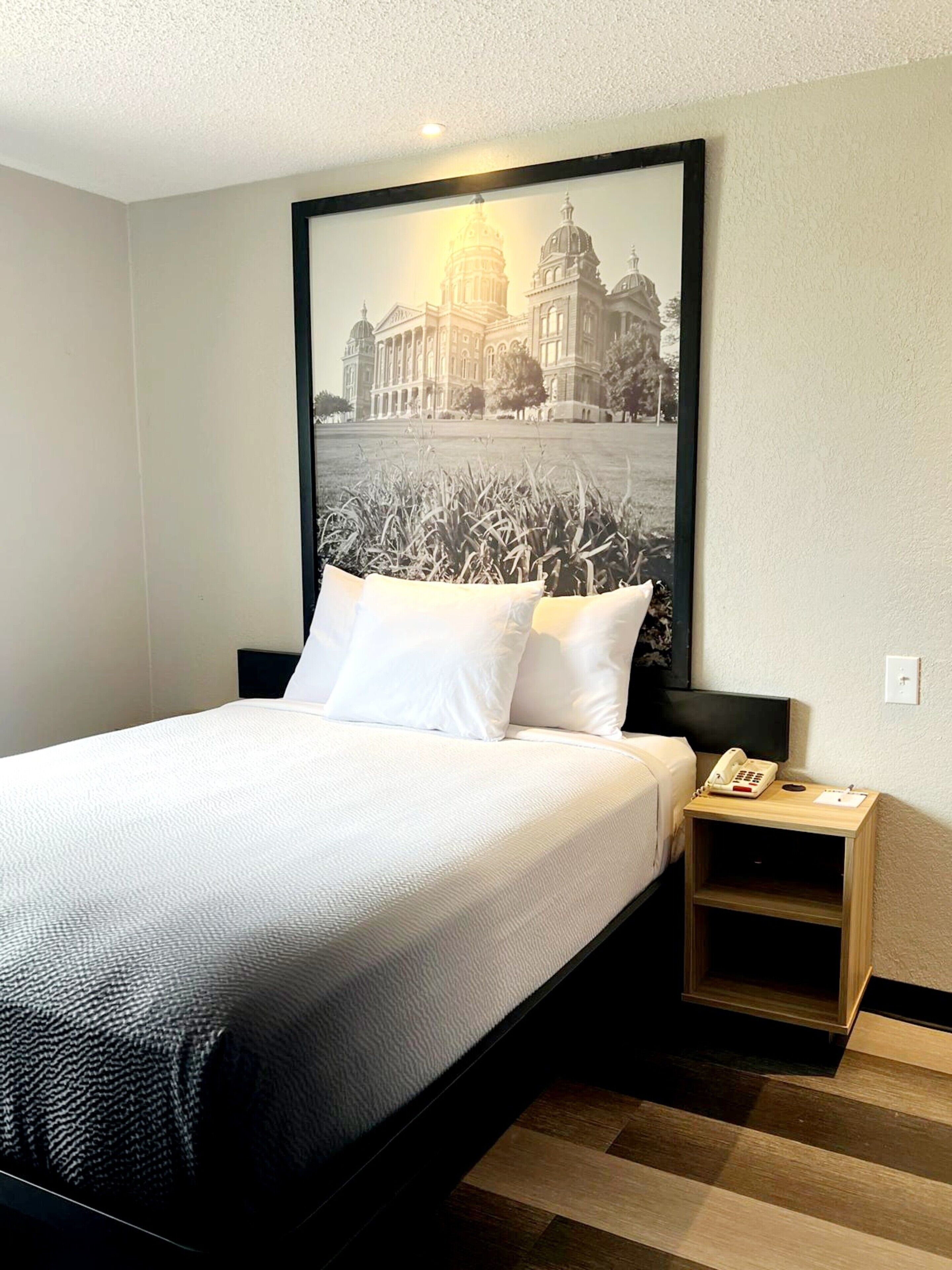 standard room, 1 queen bed, accessible, non smoking (mobility accessible) | desk, blackout curtains, iron/ironing board, free cots/infant beds