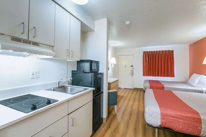Motel 6 Dothan, AL