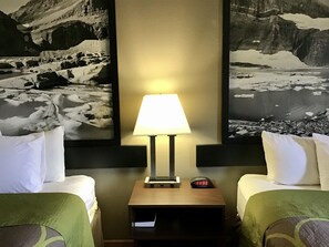 Een kluis op de kamer, een bureau, gratis wifi, beddengoed