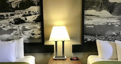 Super 8 by Wyndham Helena