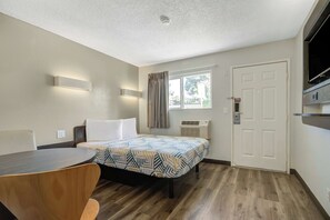 Standard Room, 1 Double Bed, Non Smoking | Free WiFi, bed sheets