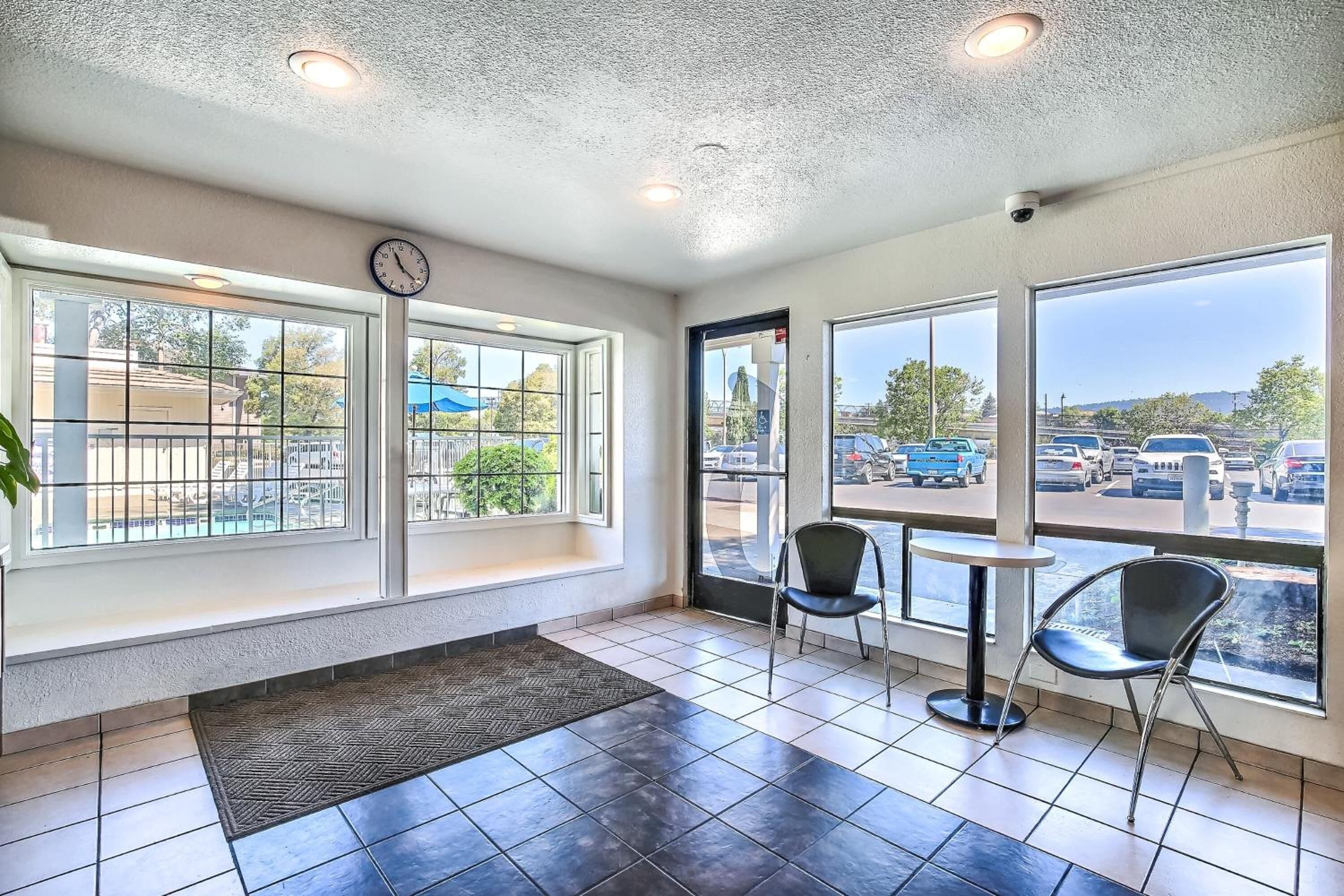 Photo - Motel 6-Oakland, CA - Embarcadero