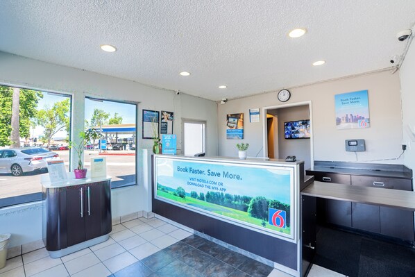 Reception - Motel 6 Pleasanton, CA (Pleasanton)