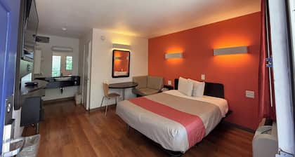 Super 8 by Wyndham Walnut Creek