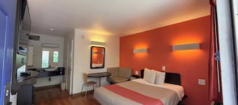 Super 8 by Wyndham Walnut Creek