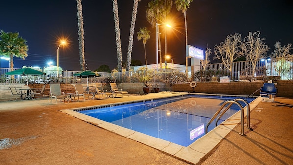 Outdoor pool, sun loungers