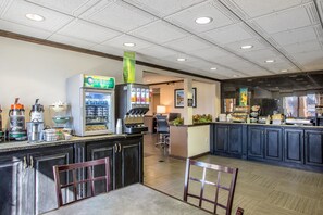 Free daily buffet breakfast - Quality Inn Elgin I-90 (Elgin)