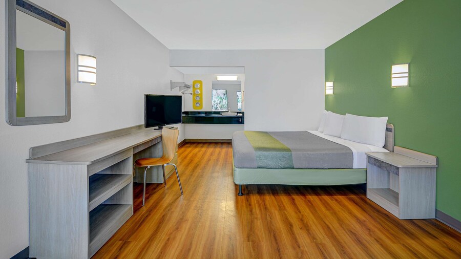 Motel 6 Tallahassee, FL - Downtown