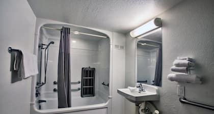 Motel 6 Tallahassee, FL - Downtown