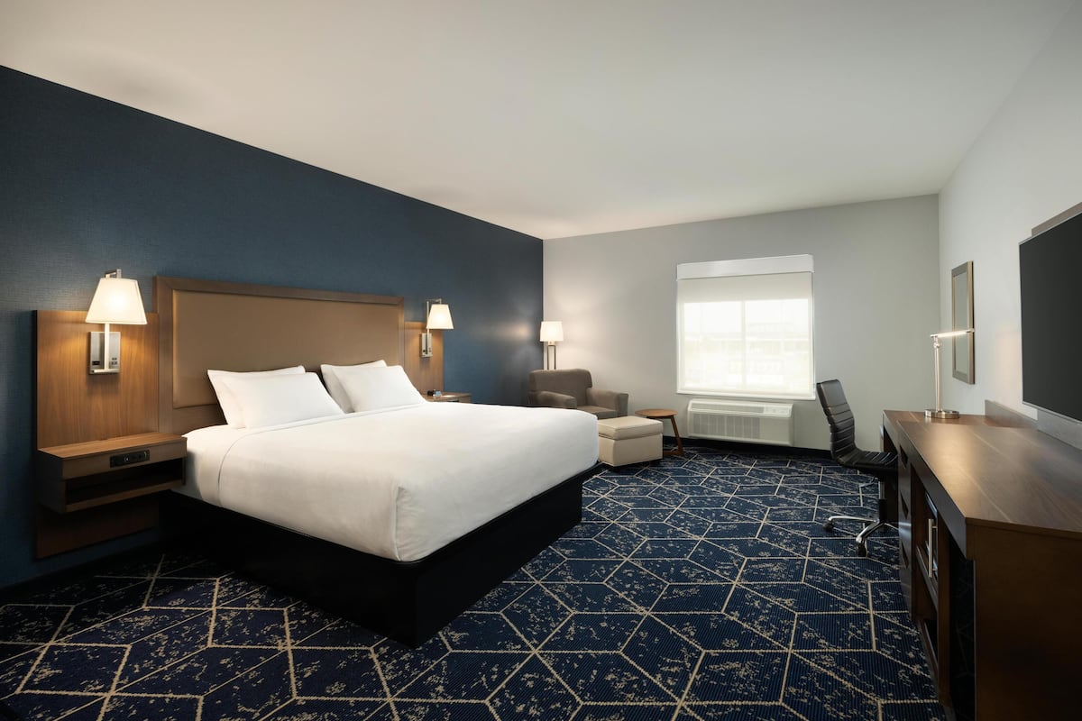 Room, 1 King Bed, Roll-in Shower | Pillowtop beds, in-room safe, desk, laptop workspace