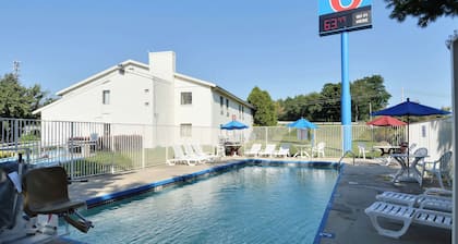 Motel 6 Nashua, NH - North