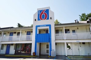 Exterior - Motel 6 Nashua, NH - North (Nashua)