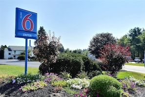 Exterior - Motel 6 Nashua, NH - North (Nashua)