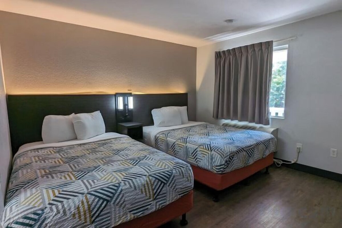 WiFi (free), bed sheets