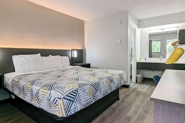 WiFi (free), bed sheets