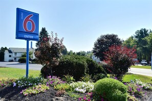 Exterior - Motel 6 Nashua, NH - North (Nashua)