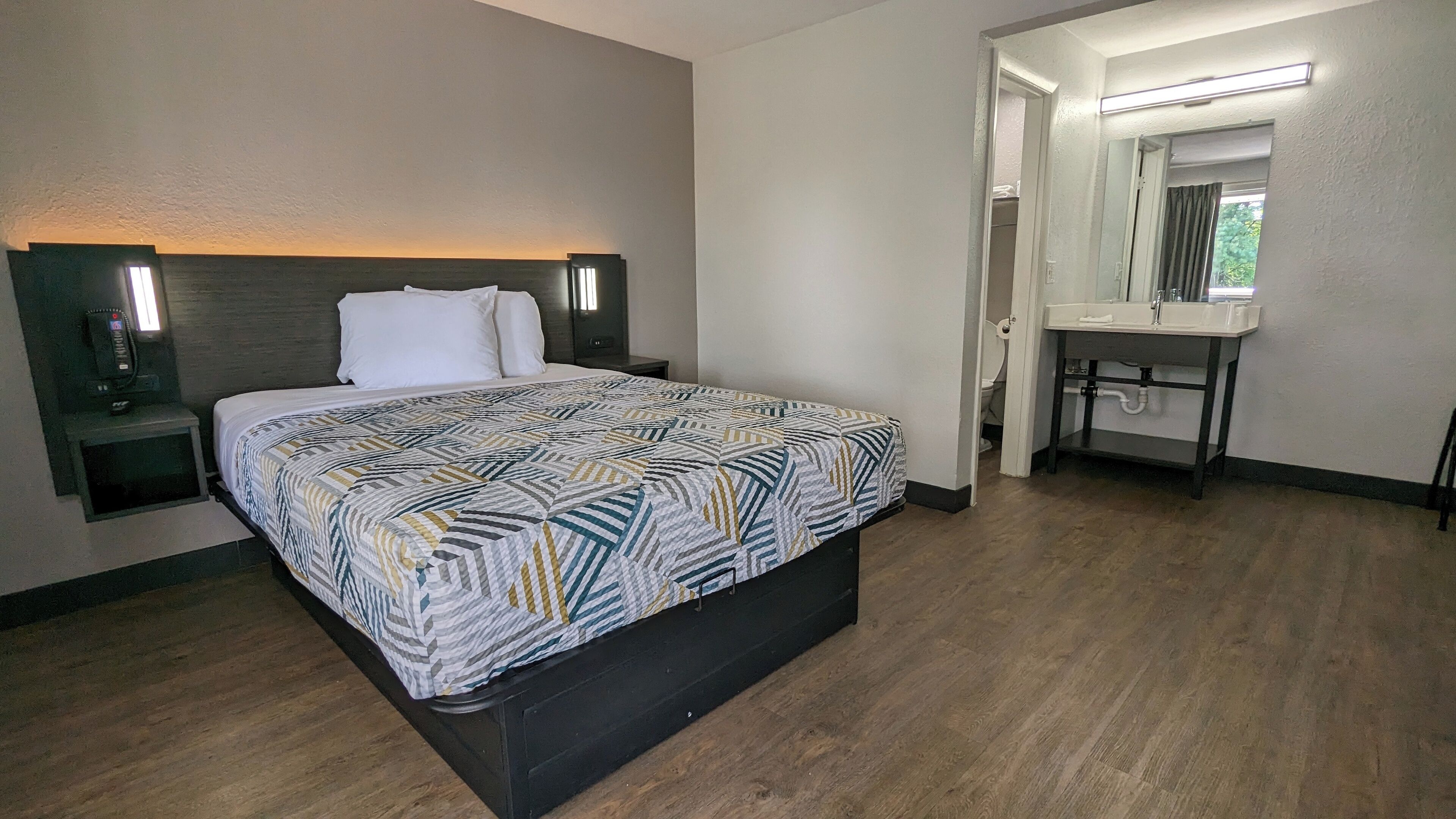 WiFi (free), bed sheets