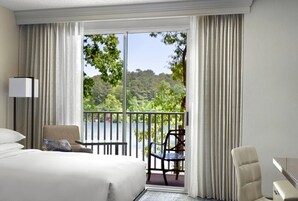 Quarto luxo, 2 camas Queen, vista para o lago | Vista para o lago