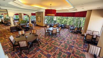 Breakfast, lunch, dinner served; American cuisine