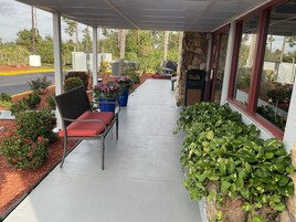 40-inch LCD TV with cable channels, TV