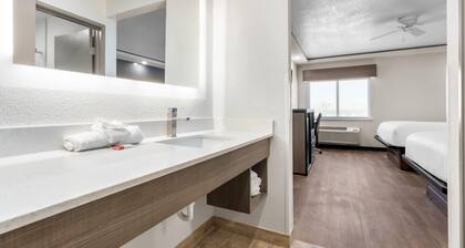 Baymont by Wyndham Arlington At Six Flags Dr