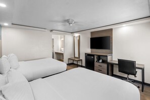 Quarto standard, 2 camas Queen | Cofres nos quartos, escrivaninha, ferros/tábuas de passar roupa