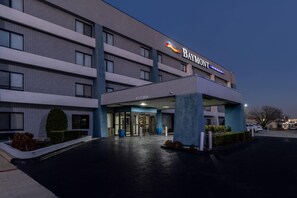 Exterior - Baymont by Wyndham Arlington At Six Flags Dr (Arlington)