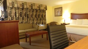 Safe på rommet, skrivebord og strykejern/-brett