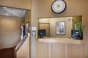 Lobby - Super 8 by Amerivu Inn & Suites (Alton)