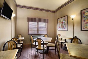 Free daily continental breakfast