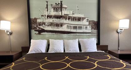 Super 8 by Wyndham Alton