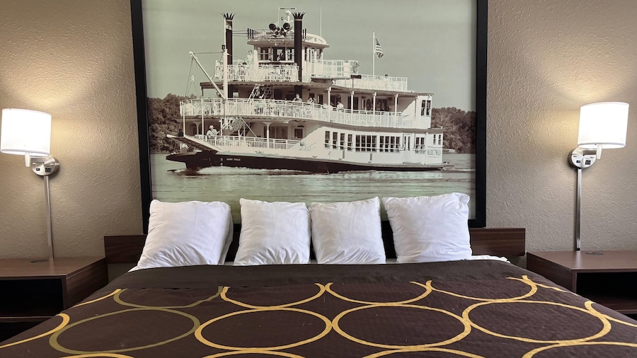 Super 8 by Wyndham Alton