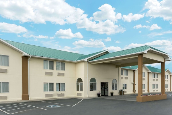 Super 8 By Wyndham Green River - Green River, UT