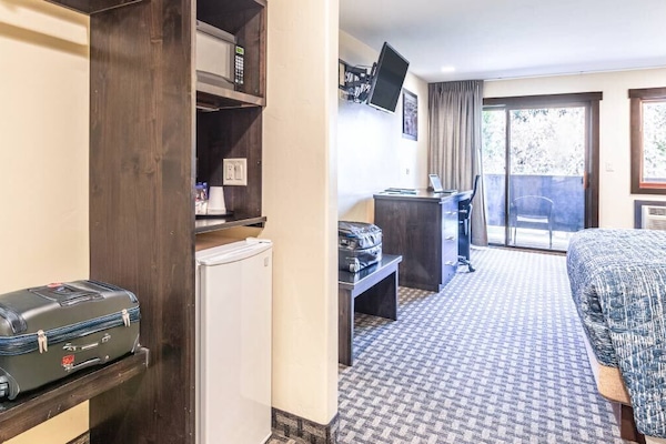 Deluxe Room, 1 King Bed with Sofa bed | Desk, blackout curtains, iron/ironing board, free WiFi