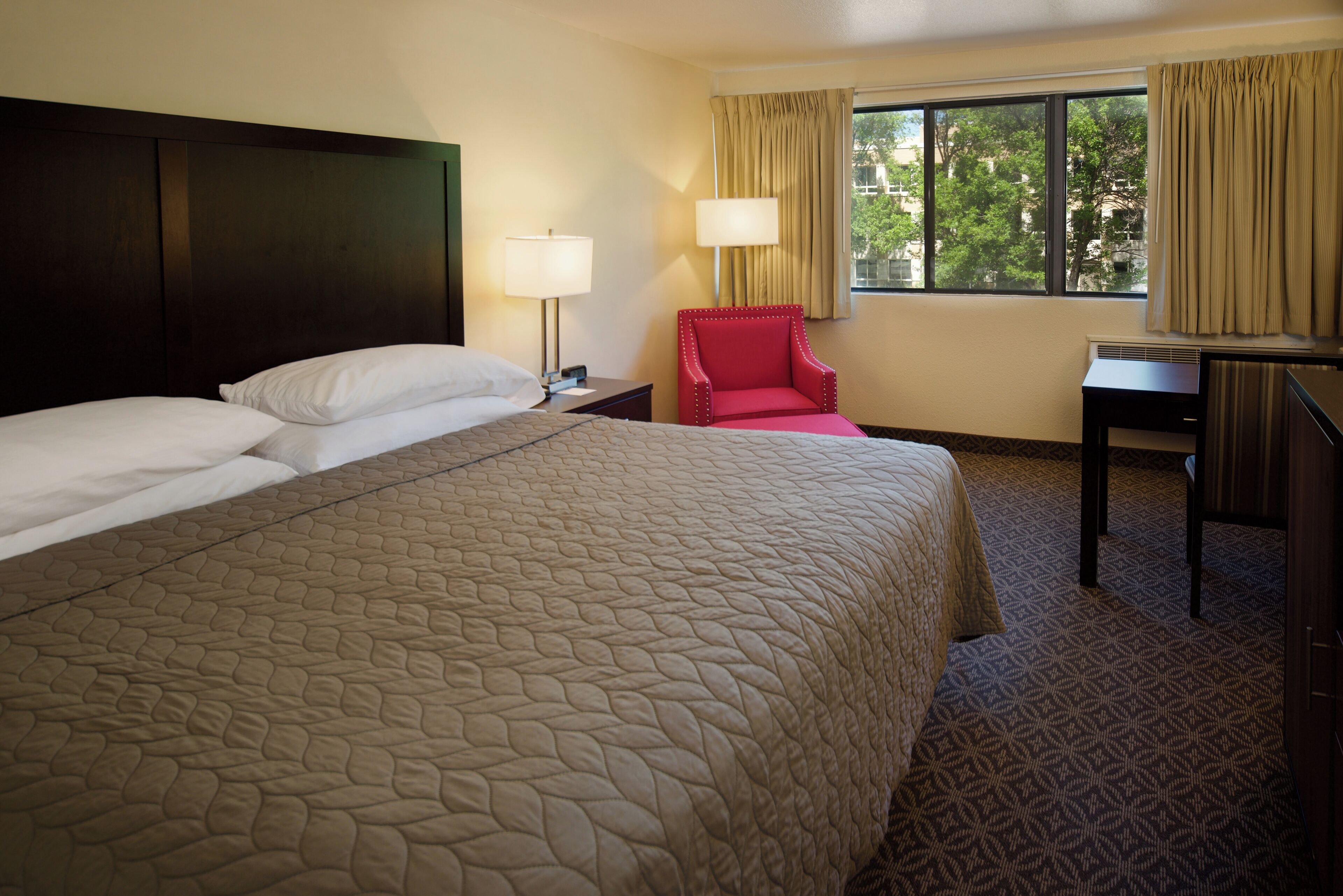 business room, 1 king bed | premium bedding, iron/ironing board, cots/infant beds, rollaway beds